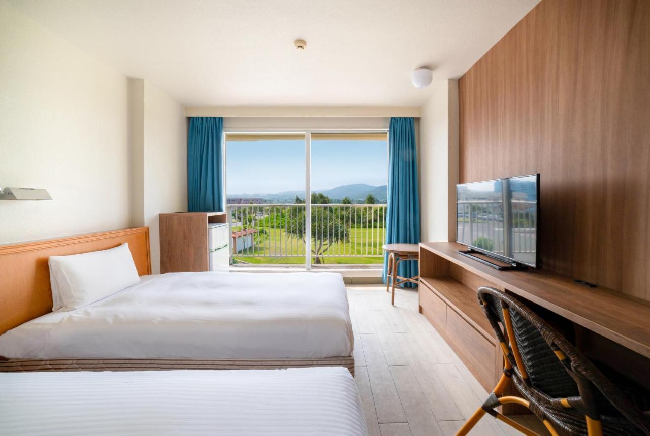 En Resort Kumejima Eef Beach Hotel Exterior photo