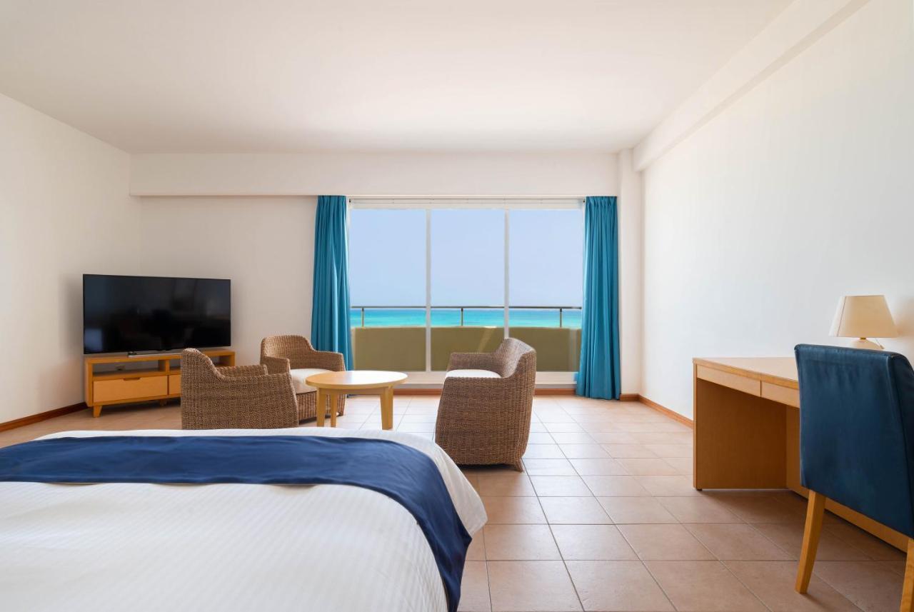 En Resort Kumejima Eef Beach Hotel Exterior photo